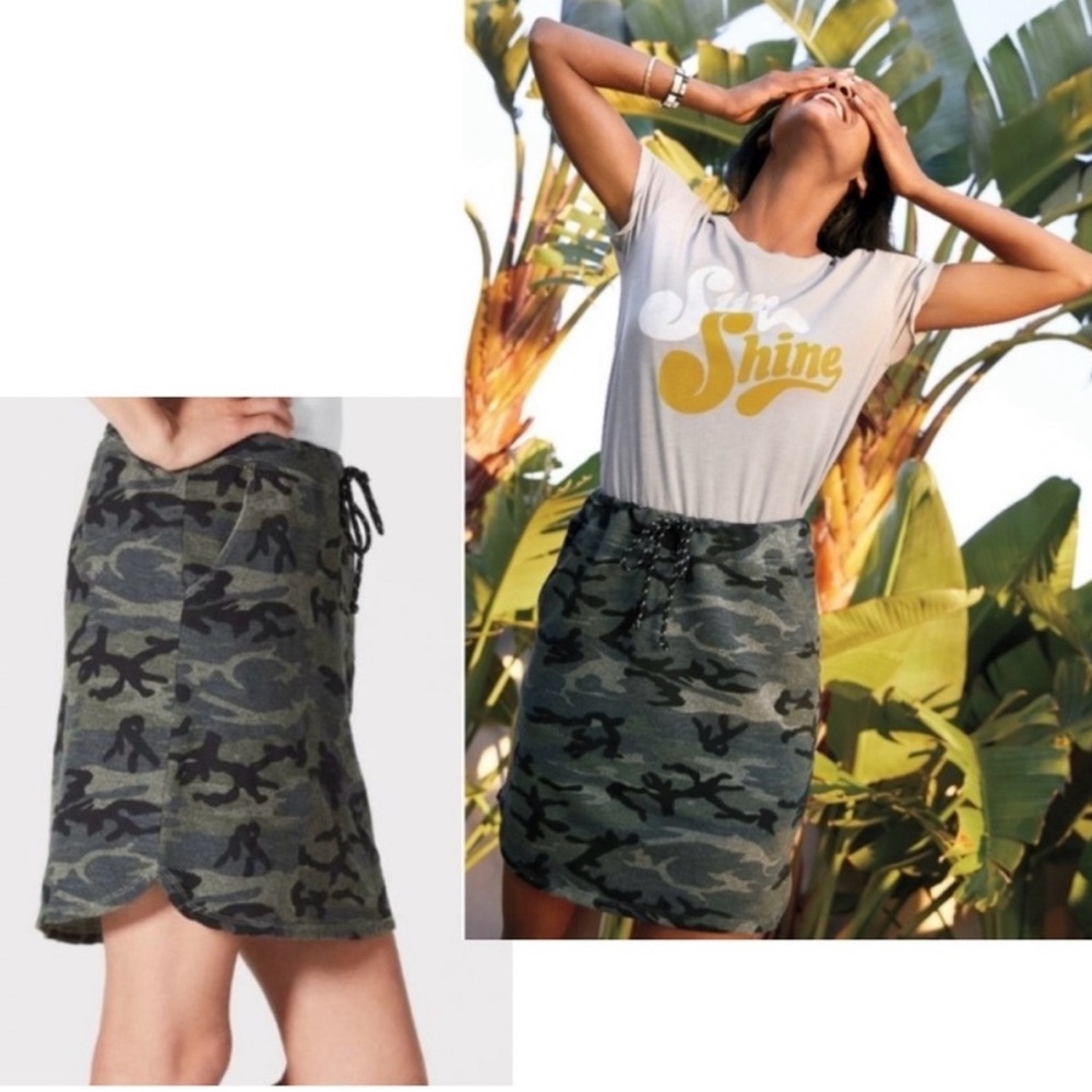 SUNDRY Camo Print Mini Skirt Drawstring & Pockets Size 2 (Medium)